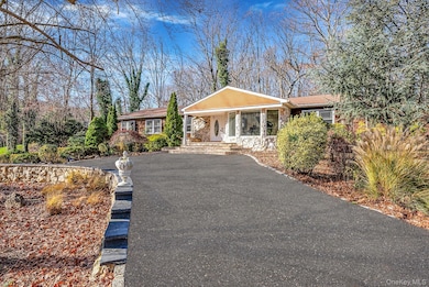 25 Farmington Ln, Melville, NY 11747 - photo 3