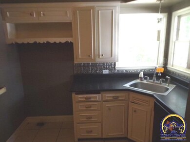 1227 SW Saline St, Topeka, KS 66604 - photo 6