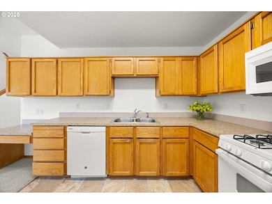 6218 SW View Point Terrace, Portland, OR 97239 - photo 6