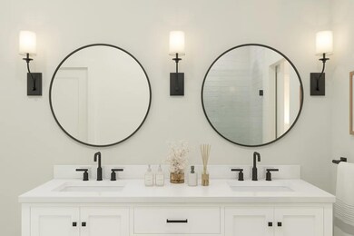 Primary bath with circular mirrors