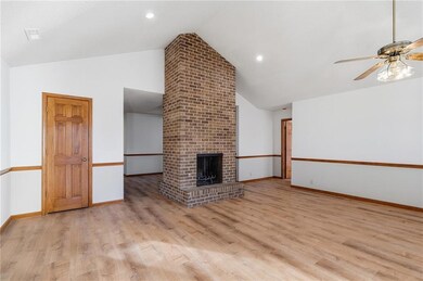 2018 Crossgate Dr, Lawrence, KS 66047 - photo 6