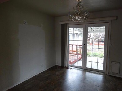 588 N 5th St, Central Point, OR 97502 - photo 6