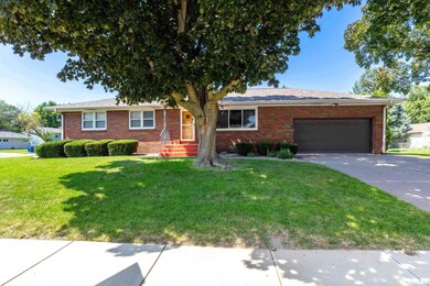 1932 W 36th St, Davenport, IA 52806 - photo 2