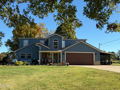 109 Ridgefield Dr, Dandridge, TN 37725 - photo 2