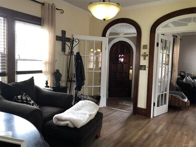 The open concept foyer area looking into the Famil
