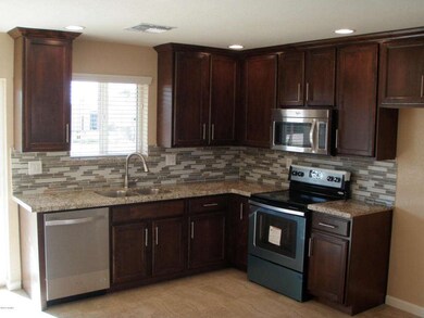 New Kitchen with Granite!