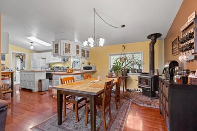 8149 Colonial Way, Central Point, OR 97502 - photo 7