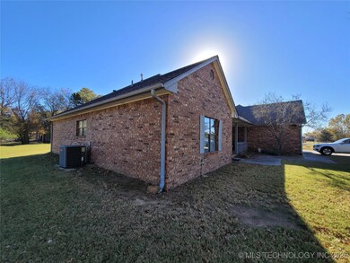 158 N Spinnaker Run, Stigler, OK 74462 - photo 4
