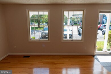 8693 Bent Arrow Ct, Springfield, VA 22153 - photo 6