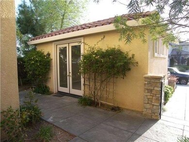 28470 Horseshoe Cir, Santa Clarita, CA 91390 - photo 2