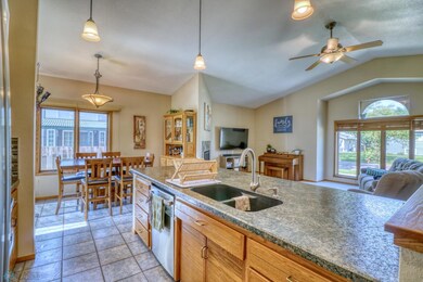 Kitchen1_3.jpg