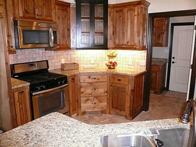 Kitchen. Granite Counters