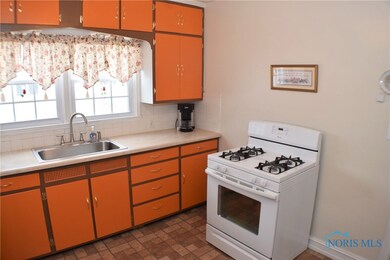 822 W College Ave, Woodville, OH 43469 - photo 5