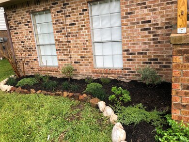 251 E Castle Harbour Dr, Friendswood, TX 77546 - photo 3