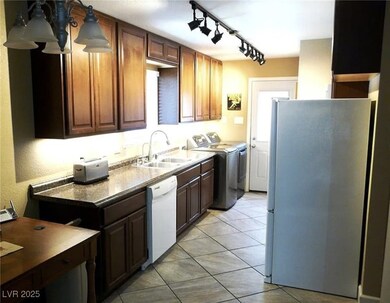 3068 S Pecos Rd, Las Vegas, NV 89121 - photo 5