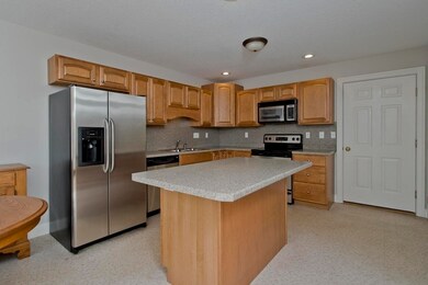 517 Ideal Ln unit 309, Ludlow, MA 01056 - photo 6