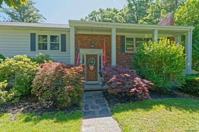 1210 Godfrey Ln, Schenectady, NY 12309 - photo 5