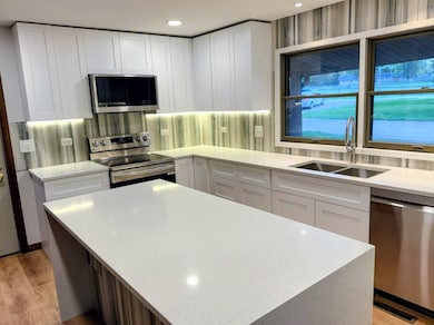 27996 W Roberts Rd, Lake Barrington, IL 60010 - photo 3