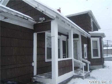 Exterior Back side entrance (LBX) to kitchen