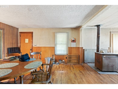 624 Tunnel Rd, Glendale, OR 97442 - photo 4