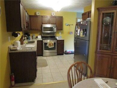 Kitchen/dining room combo