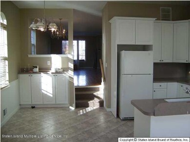 16 Sharrotts Rd, Staten Island, NY 10309 - photo 4