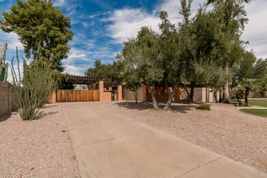 DRIVEWAY TO SIDE-ENTRY GARAGE