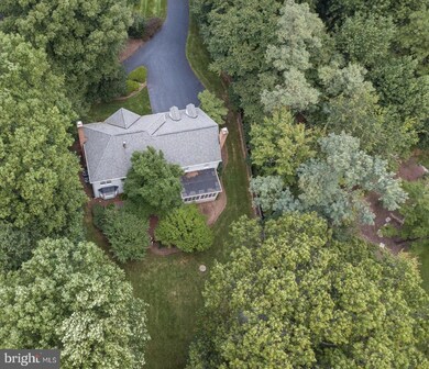 12400 Macao Ct, Herndon, VA 20171 - photo 5