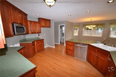 242 Frazier Way, Scott Depot, WV 25560 - photo 4