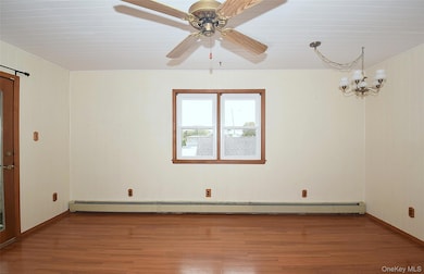 15 N Crescent Dr unit 2, Farmingdale, NY 11735 - photo 4