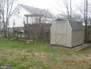 810 N Woodlynn Rd, Essex, MD 21221 - photo 5