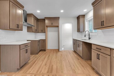 27937 Rockwood St, Saint Clair Shores, MI 48081 - photo 6