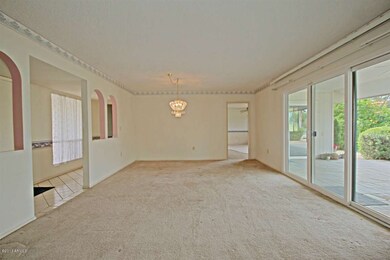 10422 W Mission Ln, Sun City, AZ 85351 - photo 7