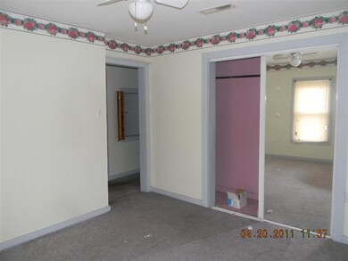 528 S Gharkey St, Muncie, IN 47305 - photo 5