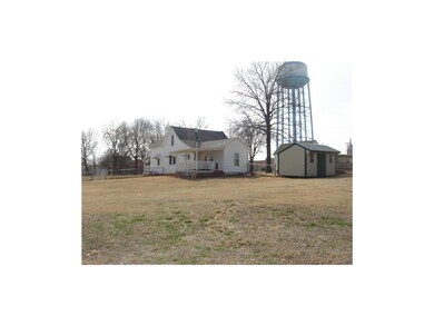 Large yard, 2 lawn buildings