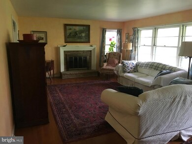 13233 Glendale Dr, Hagerstown, MD 21742 - photo 3