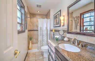 019_MASTER BATHROOM-2
