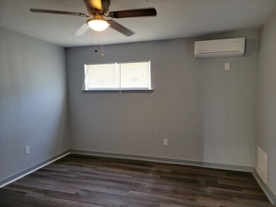 10209 Wiggins St unit 1, Houston, TX 77029 - photo 4