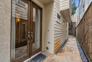 2417 Ralph St unit B, Houston, TX 77006 - photo 2