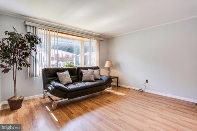 942 Circle Dr, Halethorpe, MD 21227 - photo 4