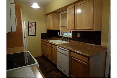 1305 E 33rd Ct, Des Moines, IA 50317 - photo 3