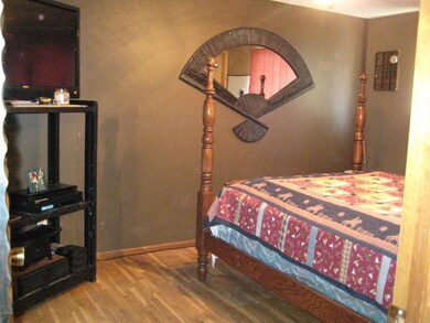 Master bedroom (2)