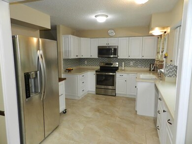 4825 Queal Dr, Shawnee, KS 66203 - photo 2