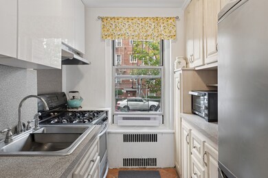 The Bradlee unit 105, Forest Hills, NY 11375 - photo 4