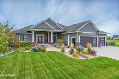 1680 Kings View Dr, Grand Forks, ND 58201 - photo 2