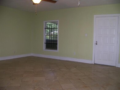 815 Dewalt St, Houston, TX 77088 - photo 6