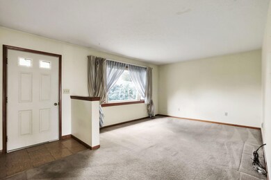 6004 Radekin Rd, Columbus, OH 43232 - photo 6