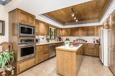 GOURMET KITCHEN