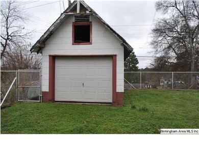 Detached garage