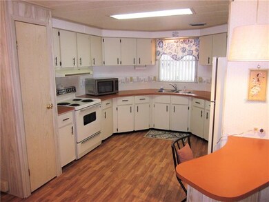 5527 Betmar Dr, Zephyrhills, FL 33542 - photo 4